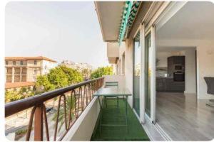 Balkón alebo terasa v ubytovaní ETOILE Cosy 2 p, tout confort, 10 min Croisette