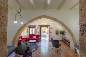 Khu vực ghế ngồi tại Aretaki villas