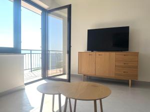 Televízia a/alebo spoločenská miestnosť v ubytovaní Apartment Ferias