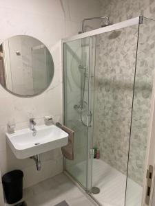 Et badeværelse på Oaza Bar + 9 billeder