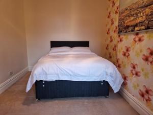 Ένα ή περισσότερα κρεβάτια σε δωμάτιο στο Decent Rooms in Wakefield