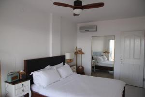 Ένα ή περισσότερα κρεβάτια σε δωμάτιο στο Luxury Bodrum Villa With Panoramic Sea View