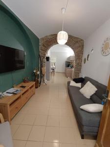 a living room with a couch and a tv at appartement centre historique in Bastia