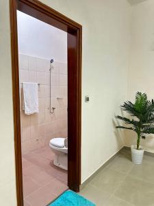 Koupelna v ubytování Cotonou Private Stay