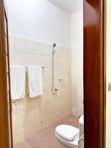 Koupelna v ubytování Cotonou Private Stay