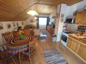 Fotografia z galérie ubytovania Apartment Balatonfenyves - Balaton 18360 v destinácii Balatonfenyves + 18 fotografií