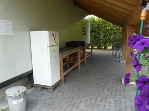 Gambar di galeri bagi Beautiful safari tent in Twijzel with terrace di Twijzel