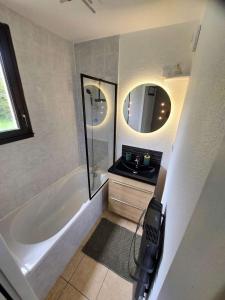 Ένα μπάνιο στο Résidence Gardette - Joli T2 entièrement refait à neuf dans la station de Réallon A07 MAE-7323