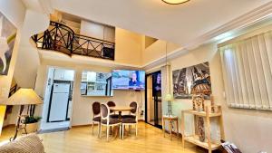 Televízia a/alebo spoločenská miestnosť v ubytovaní Flat Apart hotel c/dois quartos em Moema SP