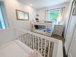 Postel nebo postele na pokoji v ubytování NF Wine Country Retreat with Dock + 20 fotografií