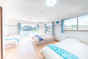 a bedroom with two beds and a window at Private House Fuji - Vacation STAY 74689v in Azagawa