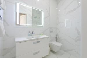 Kúpeľňa v ubytovaní Petrovdom Apartments 10-353 in RC Central Park, 7 John McCain Street