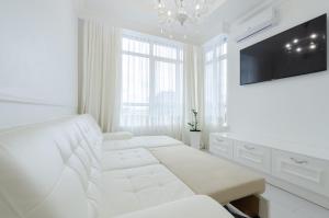 Televízia a/alebo spoločenská miestnosť v ubytovaní Petrovdom Apartments 10-353 in RC Central Park, 7 John McCain Street