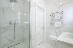 Kúpeľňa v ubytovaní Petrovdom Apartments 10-353 in RC Central Park, 7 John McCain Street