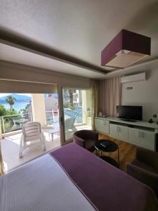 a hotel room with a bed and a balcony at Meridian Hotel in Budva