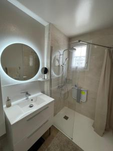 Ένα μπάνιο στο Daviken, perfect location +23 φωτογραφίες