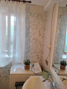 a bathroom with a sink and a mirror at La finestra sulle colline in Torre Orsina