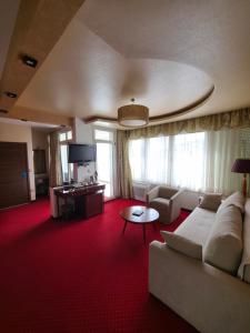 Ruang duduk di Meridian Hotel