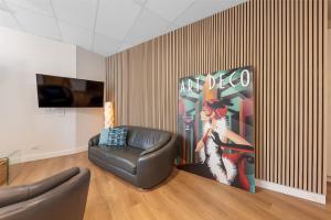 Televízia a/alebo spoločenská miestnosť v ubytovaní Modern studio in heart of Mooloolaba