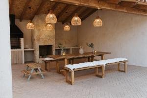 Imagen de la galería de La Toscana Casa Rural piscina ,parking ,barbacoa, en Jadraque