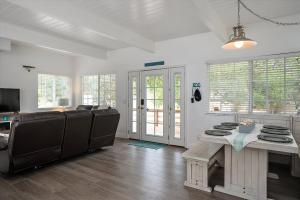 Μια τηλεόραση ή/και κέντρο ψυχαγωγίας στο Casa Malena Monthly Vacation Rental Only