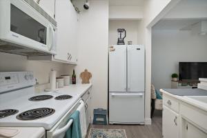 Η κουζίνα ή μικρή κουζίνα στο Casa Malena Monthly Vacation Rental Only +17 φωτογραφίες