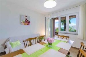 Posedenie v ubytovaní Apartment in Crikvenica 5267 + 37 fotografií