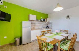 Kuchyňa alebo kuchynka v ubytovaní Apartment in Crikvenica 5267