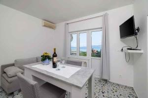 Televízia a/alebo spoločenská miestnosť v ubytovaní Apartment in Novi Vinodolski 15435