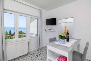 Televízia a/alebo spoločenská miestnosť v ubytovaní Apartment in Novi Vinodolski 15435