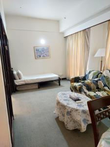 Rúm í herbergi á Global suites at Berjaya time square KL