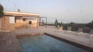 Bazén v ubytovaní Villa Capricho Nerja alebo v jeho blízkosti