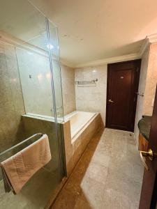 Baðherbergi á Global suites at Berjaya time square KL