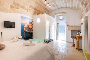 Postel nebo postele na pokoji v ubytování Le Perle di Bà - Suites with Jacuzzi in Polignano
