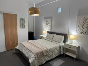 Postel nebo postele na pokoji v ubytování Oasis Inn