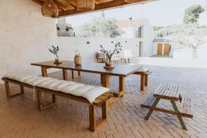 Imagen de la galería de La Toscana Casa Rural piscina ,parking ,barbacoa, en Jadraque