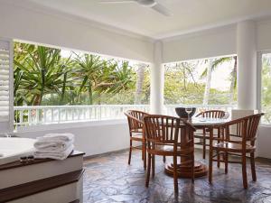 Posezení v ubytování The Reef House Adults Retreat - Enjoy 28 Complimentary Inclusions