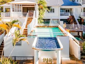 Bazén v ubytování The Reef House Adults Retreat - Enjoy 28 Complimentary Inclusions nebo v jeho okolí