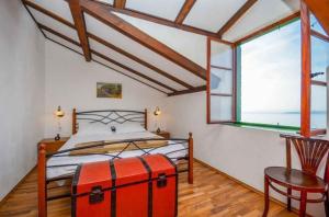 Voodi või voodid majutusasutuse Apartment in Brela - Makarska Riviera 51813 toas