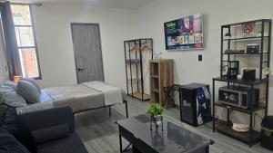 Χώρος καθιστικού στο Depto Tec by tuhost