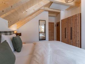 Postel nebo postele na pokoji v ubytování Alpenjoy Lodge
