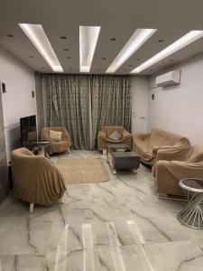 a waiting room with couches and chairs in a room at Apartment in Luxor Resort, next to Raya Market in Nag` Naqsha