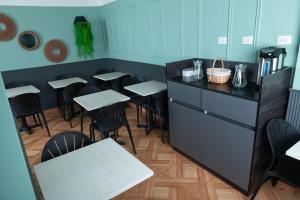 Příslušenství pro přípravu čaje a kávy v ubytování Hotel Solumbra