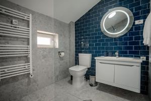 Ένα μπάνιο στο A&A Comfort Apartments +17 φωτογραφίες