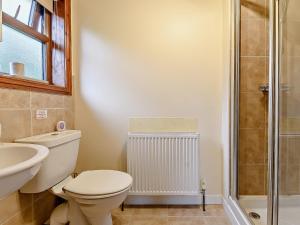 Ένα μπάνιο στο 3 Bed in York 93206 +11 φωτογραφίες