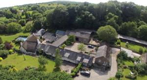 Ett flygfoto av Budleigh Farm Cottages