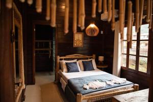 a bedroom with a bed in a wooden room at Lonier Nature INN in Abraão