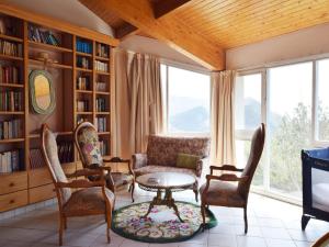 Posezení v ubytování Holiday Home in Marignac with Mountain Views, cleaning included