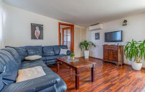 Telewizja i/lub zestaw kina domowego w obiekcie Holiday Home Medulin 33