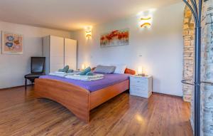Łóżko lub łóżka w pokoju w obiekcie Holiday Home Medulin 33